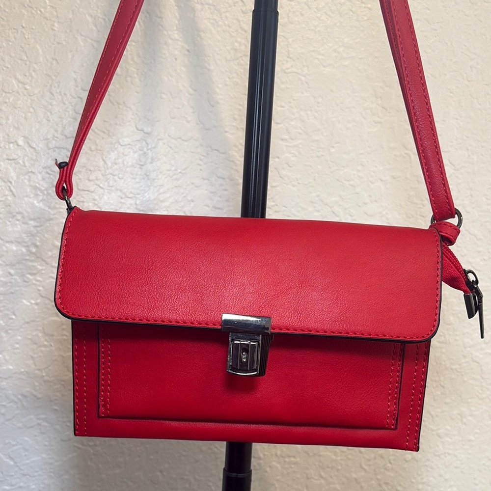 Elegant Red Leather Shoulder Bag